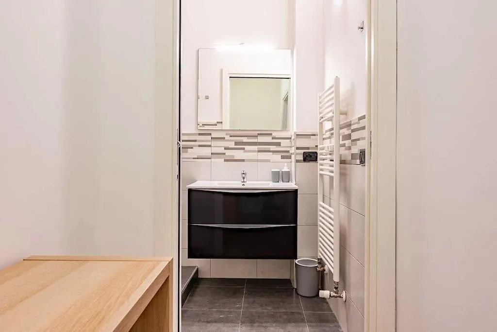 Guest Planet - Modern Flat Centrale M2 Milan 0*,  Italy
